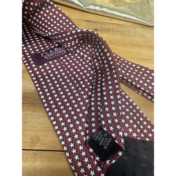 Men’s Jos A Bank Executive Collection Tie 100% Silk Red Tie With Star Pattern - Picture 3 of 3